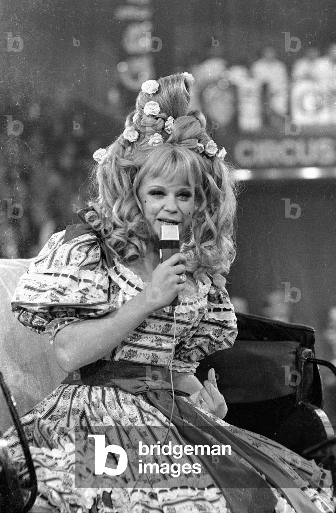 Marianne Mendt performing at Circus Krone, 1970 (b/w photo)