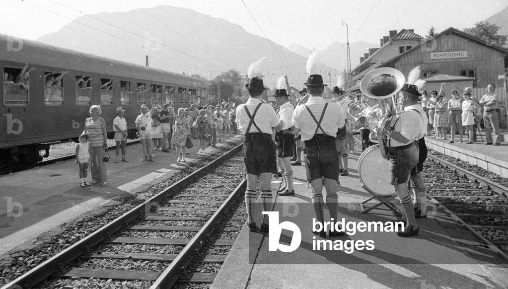 Special train of a travel agency in Ruhpolding, 1974 (b/w photo)