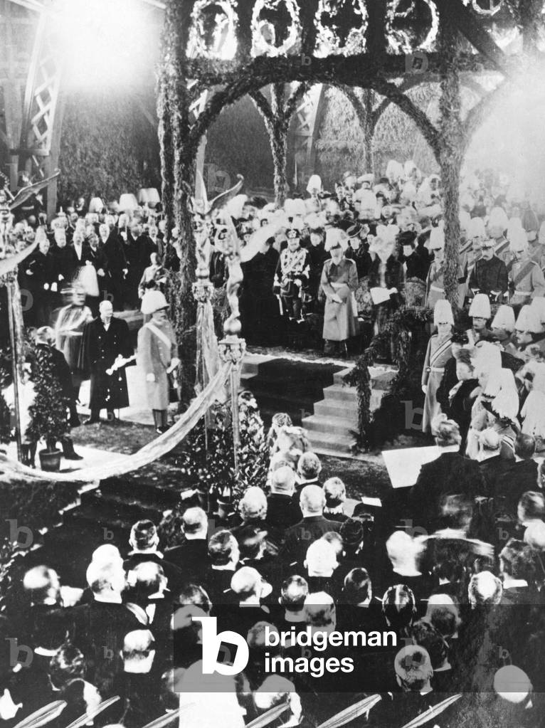 The laying of the foundation stone of the Deutsches Museum was attended by numerous guests and representatives of the Empire, Munich, 13 November 1906 (b/w photo)