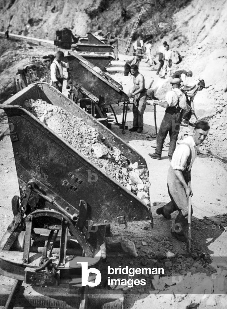 Volunteers in a camp of the FAD, around the 1930s