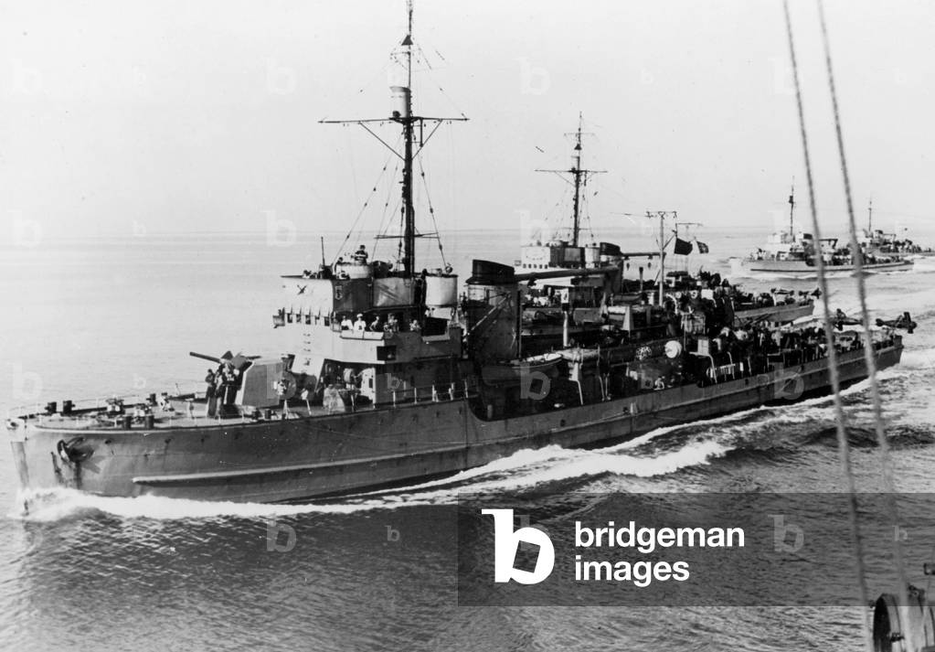 German minesweepers (b/w photo)