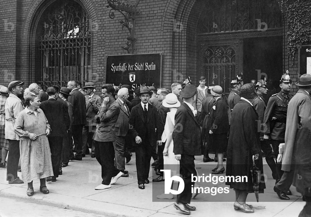Crowd outside a branch of the Sparkasse in Berlin, 1931 (b/w photo)