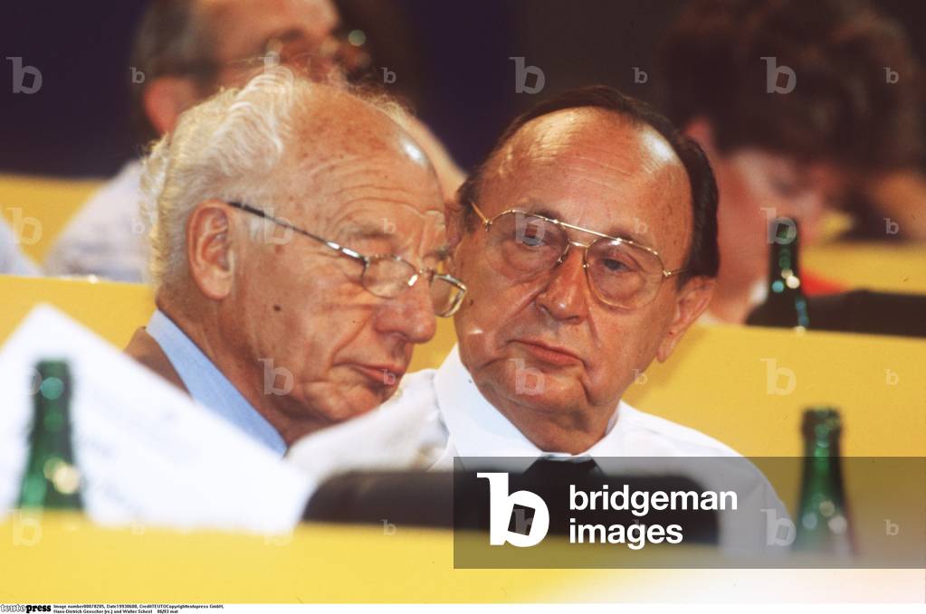 Hans-Dietrich Genscher (right) and Walter Scheel, 1993 (photo)