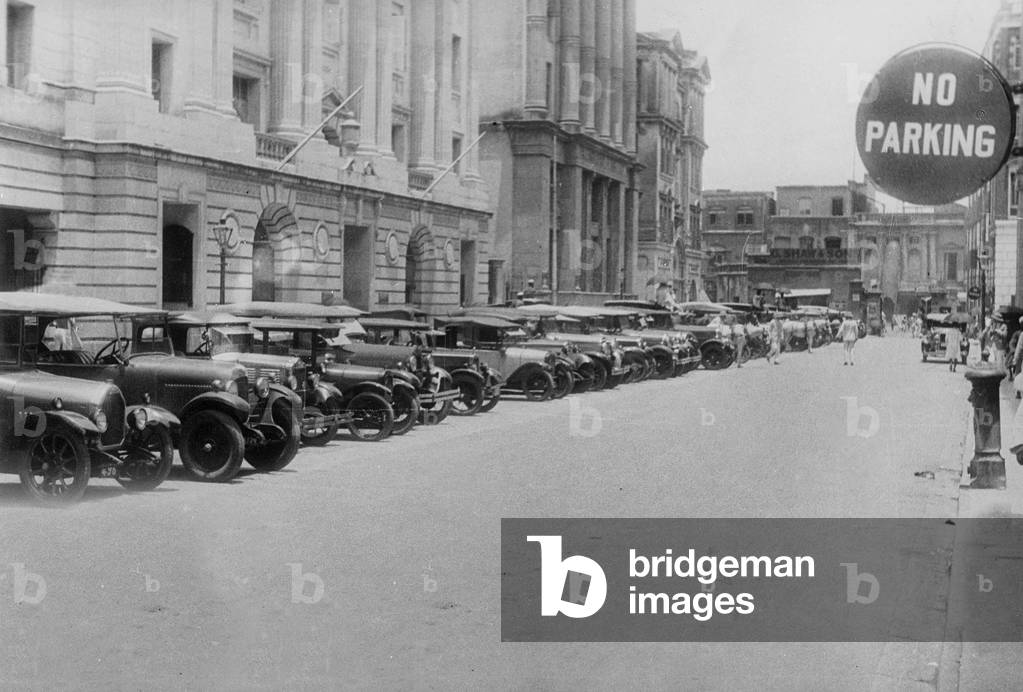 Cars in Calcutta, 1930 (b/w photo)