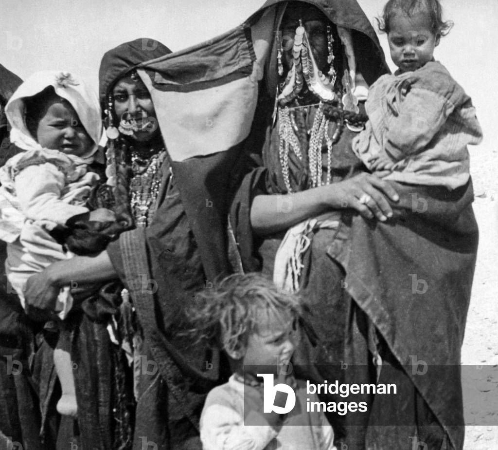 Bedouin women in Tunisia, 1930 (b/w photo)