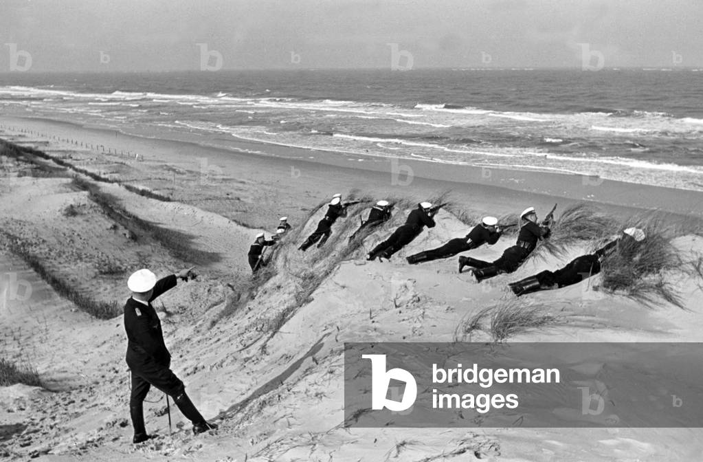 Recruits of the Kriegsmarine during a combat exercise