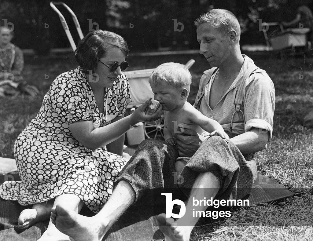 Family, circa 1935 (b/w photo)