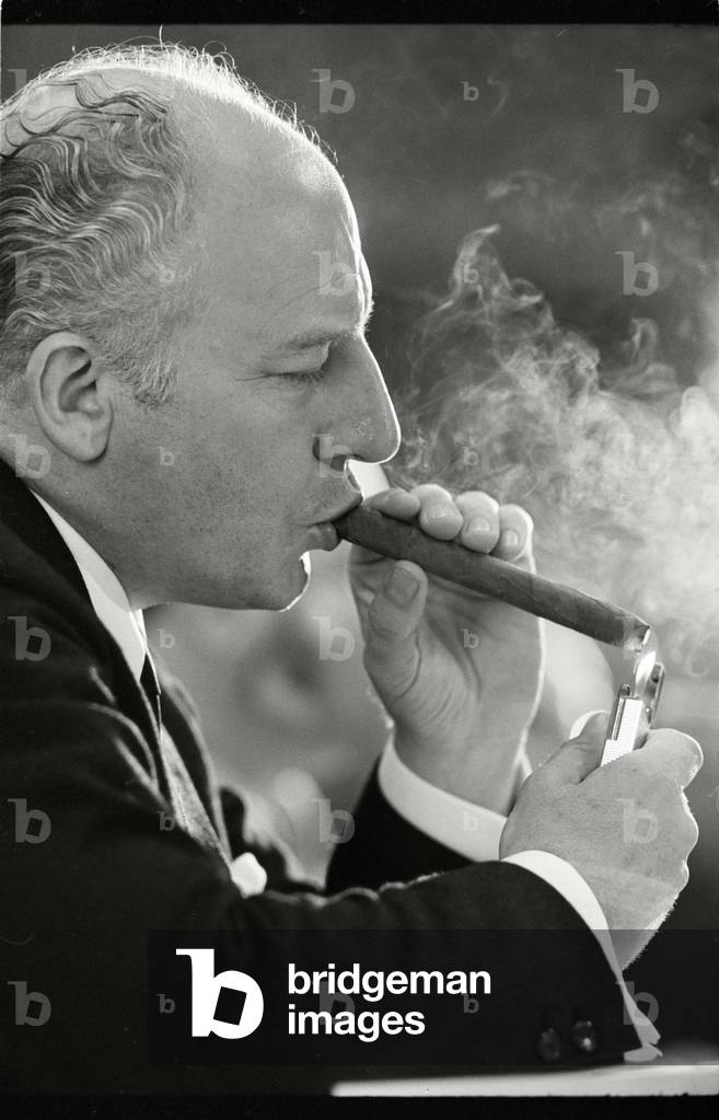 Party leader Walter Scheel at the party congress of the FDP, 1969 (b/w photo)