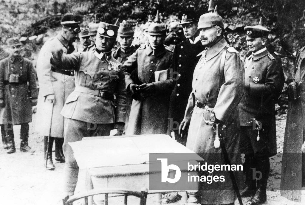 Emperor Wilhelm II is told the position of the frontlines, 1917  (b/w photo)