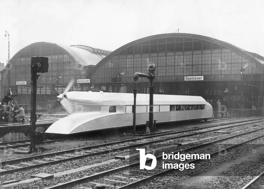 Rail Zeppelin of the Imperial Railway, 1930 (b/w photo)