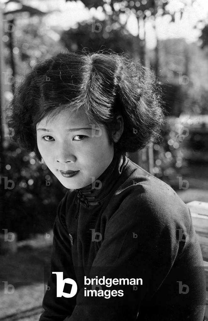 Young Chinese woman in Hangzhou, 1932 (b/w photo)