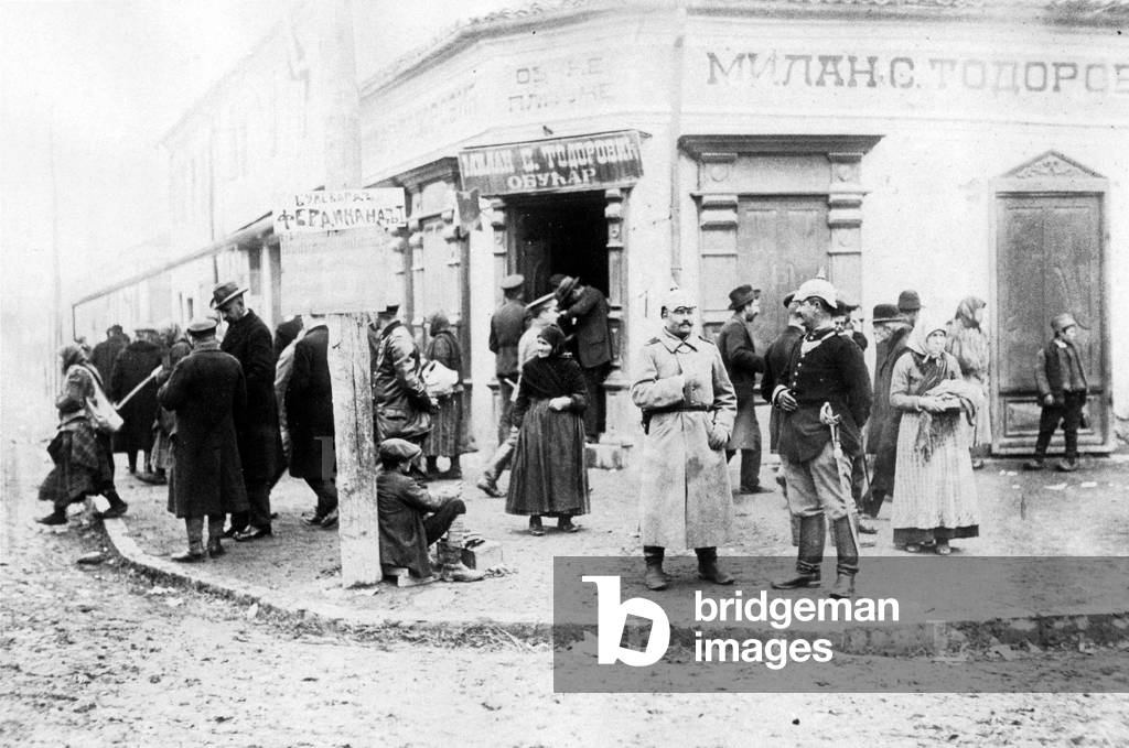 German military policemen in Ni, 1915 (b/w photo)