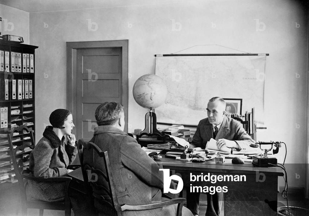 Emigrants during the Great Depression, 1931 (b/w photo)