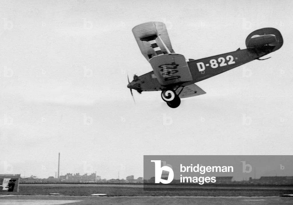 Ernst Udet landing, 1932 (b/w photo)