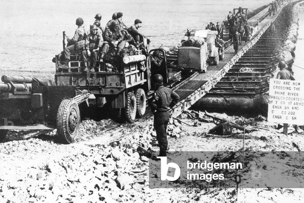 American troops cross the Rhine in 1945 (b/w photo)