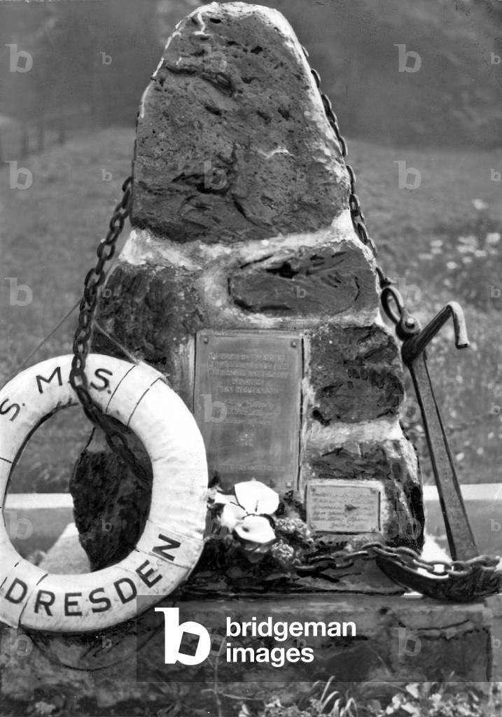 Memorial stone for the sunken SMS Dresden, 1931 (b/w photo)