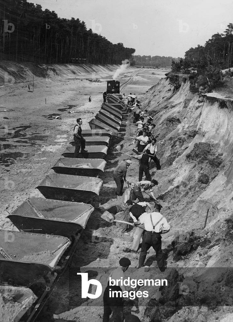 Canal construction between the Spree and Dahme, 1934 (b/w photo)