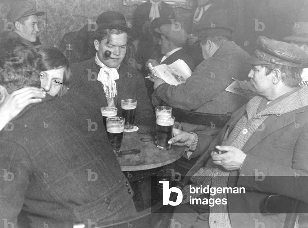 Hoodlums pub in Berlin, 1929