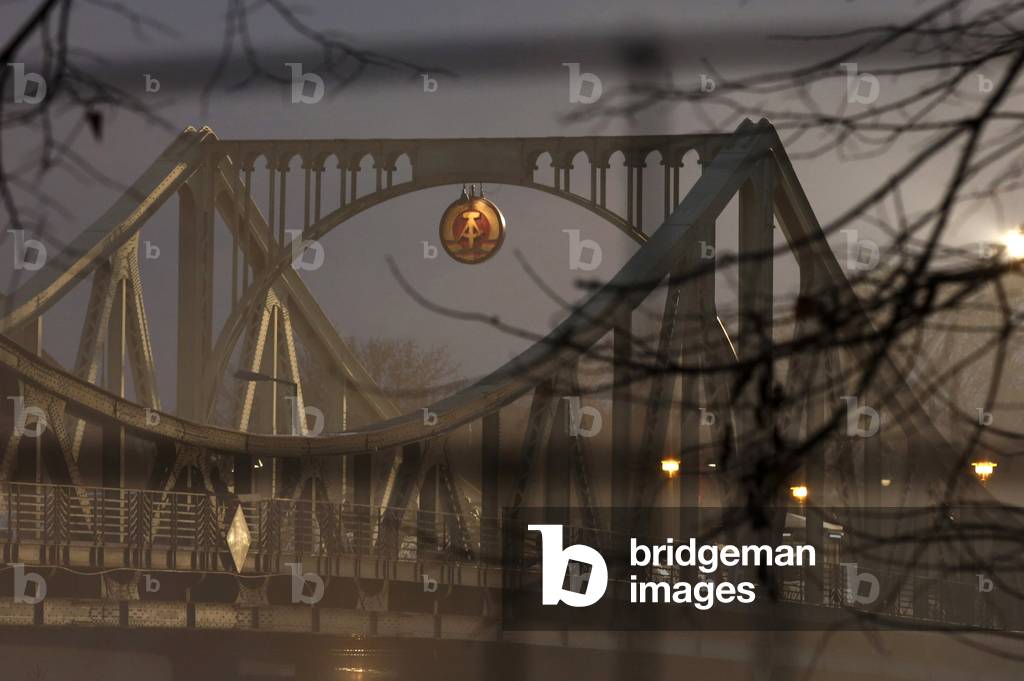 View of the film set of US agents Thrillers -St. James Place- of Steven Spielberg on the Glienicke Bridge in Potsdam, 2014 (photo)