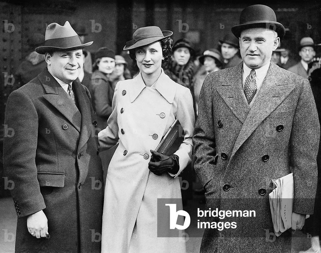 Murray Silverstone, Frances and Samuel Goldwyn in London, 1935 (b/w photo)