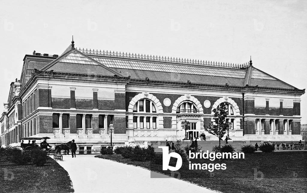Metropolitan Museum of Art in New York (b/w photo)