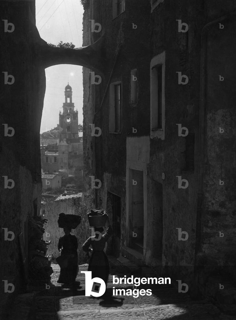 The historic center of San Remo, 1912 (b/w photo)