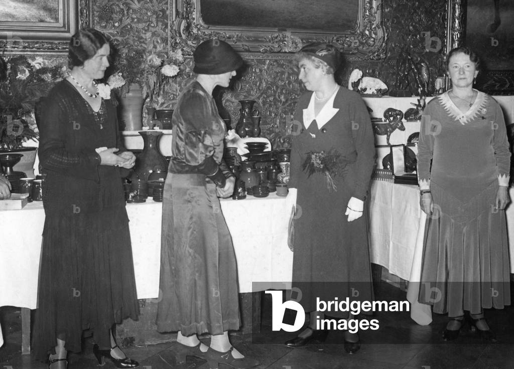 Hermine Reuss Elder Line opens a charity bazar, 1934 (b/w photo)