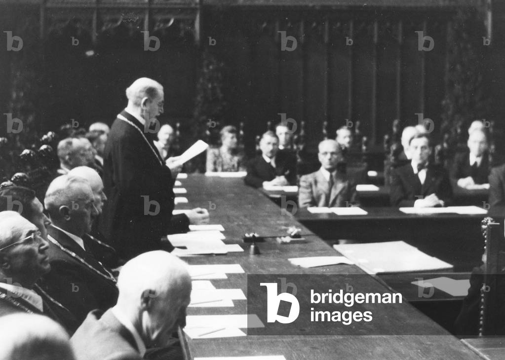 The first city council meeting in Munich after the end of the Second World War, 1.8.1945