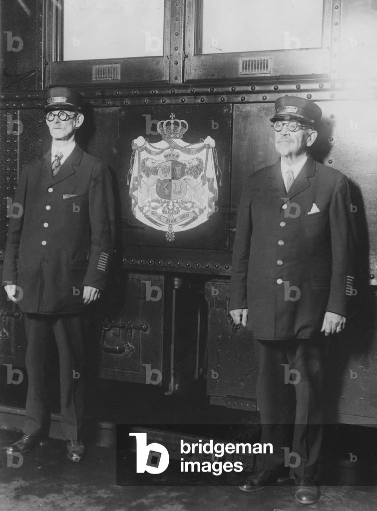 Special train of the Queen of Romania, 1926 (b/w photo)