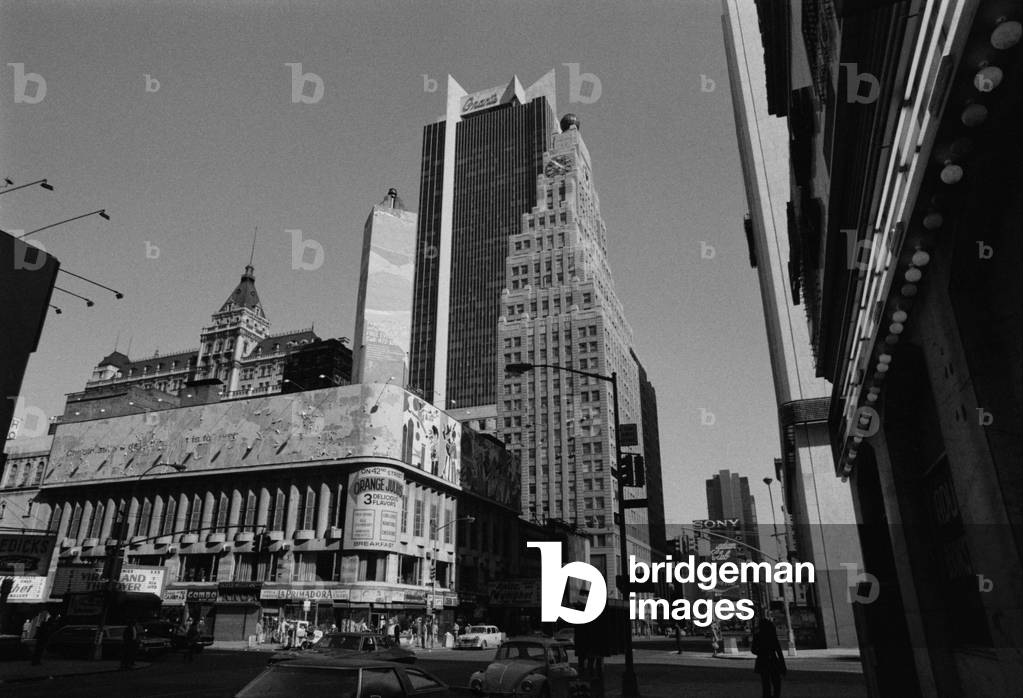 Times Square in New York City (b/w photo)
