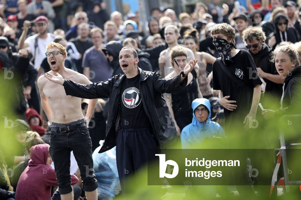 Demonstration of opponents of globalization under the motto '# BlockG20 - colour the red zone!' Demonstration during the G20 meeting in Hamburg, 7 July 2017 (photo)