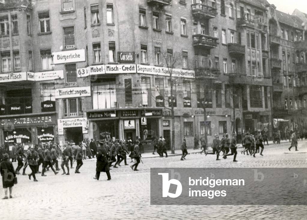 Street battle between NSDAP and KPD, 1929 (b/w photo)