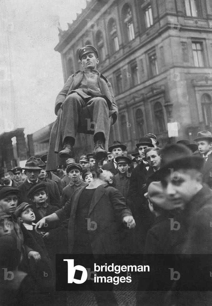 Street artist at Potsdamer Platz in Berlin, 1919