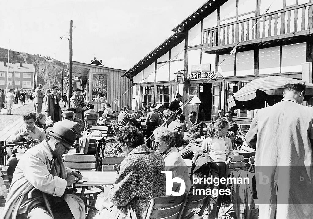 Vacationers on Helgoland (b/w photo)