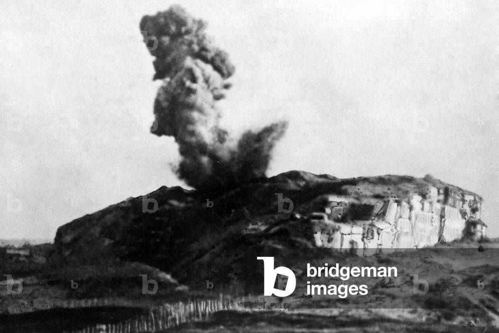 Shell impact at fort Verle, 1915 (b/w photo)