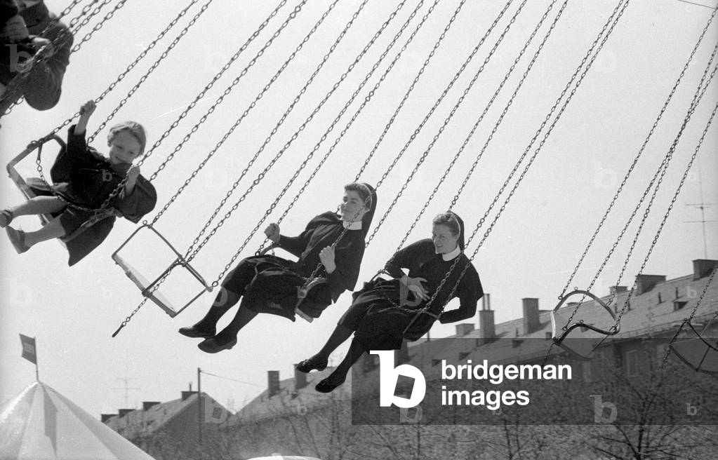 The Auer Dult in Munich, 1965 (b/w photo)