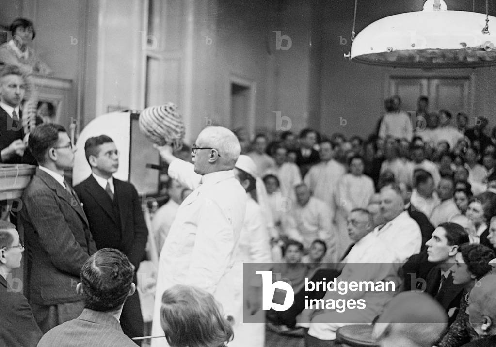 August Bier during his farewell lecture at the University Hospital, 1932 (b/w photo)