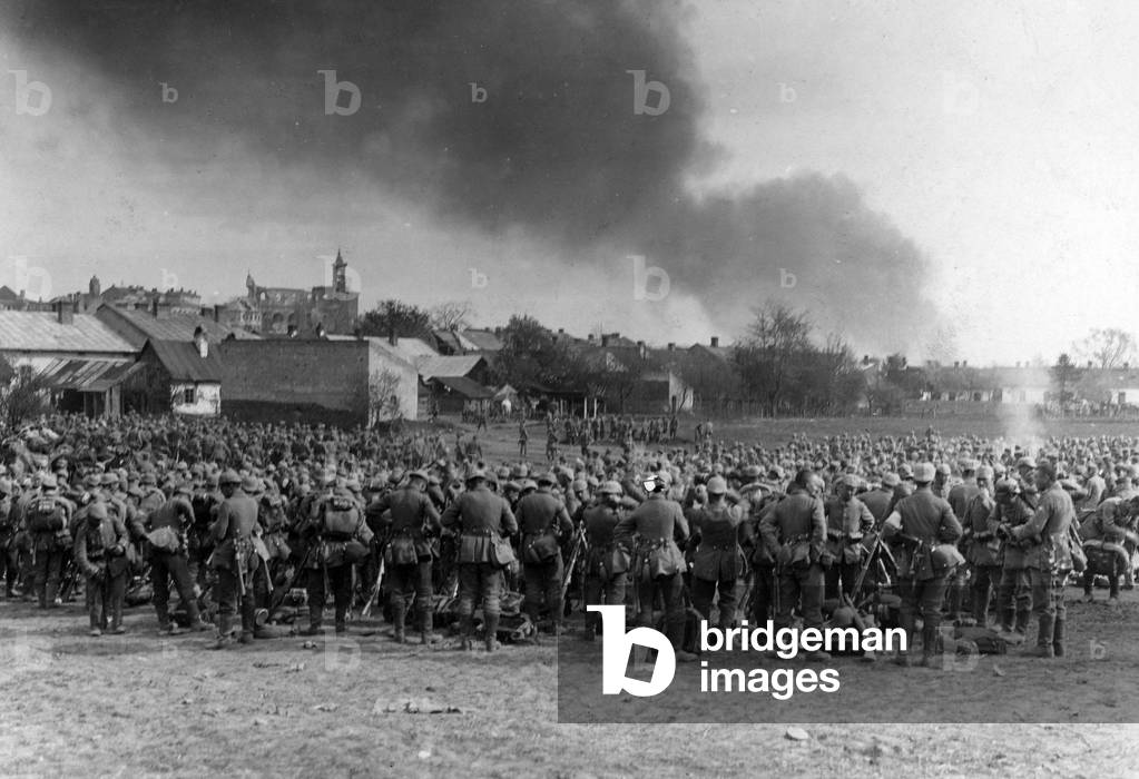 German troops gather after the storming of Gorlice in Galicia preparing to follow the retreating Russians, 1915 (b/w photo)