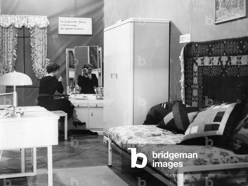 Bedroom from an exhibition, 1936 (b/w photo)
