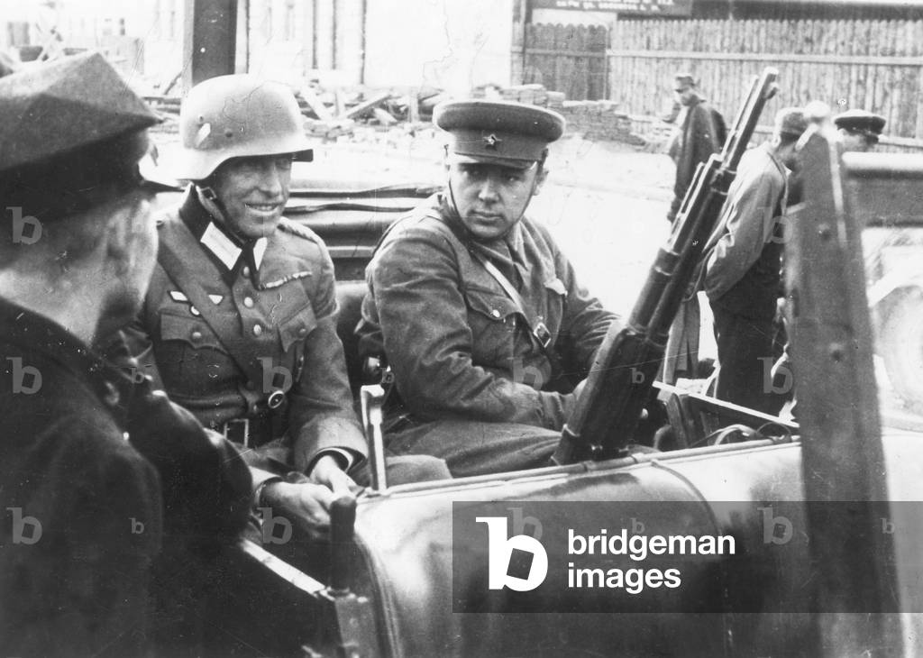 German and Soviet officers in Poland, 1939 (b/w photo)