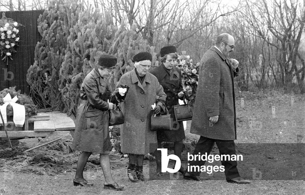 Funeral in a cemetery, 1971 (b/w photo)
