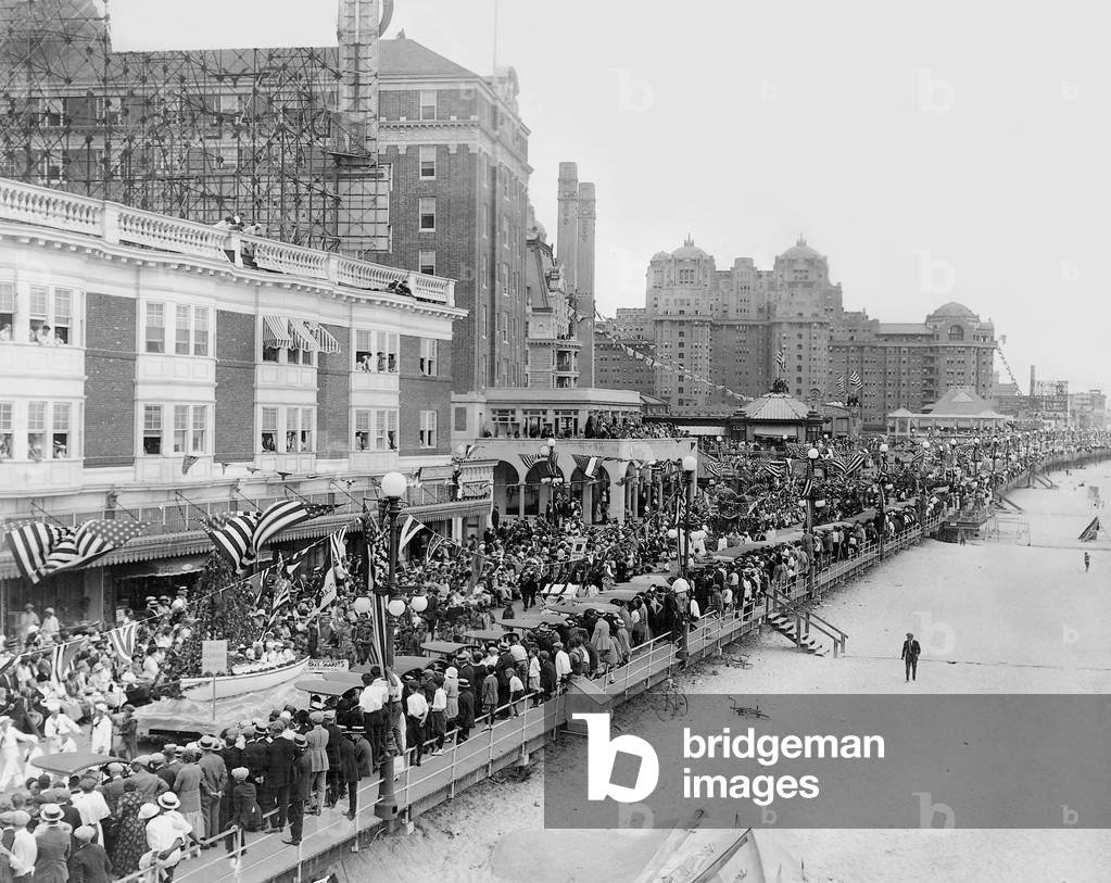 Parade at the beach promenade of Atlantic City, 1922 (b/w photo)