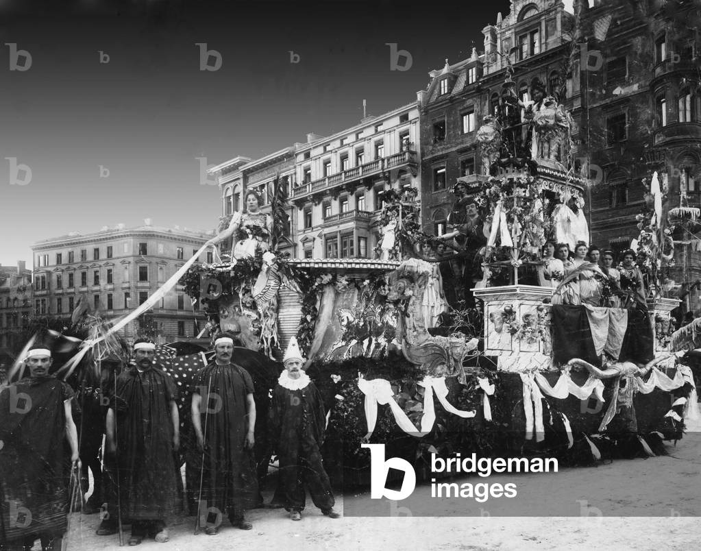 Carnival procession in Munich, 1897 (b/w photo)