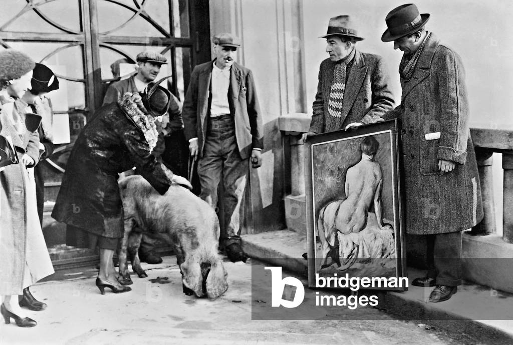 Barter market of Parisian artists, 1934 (b/w photo)