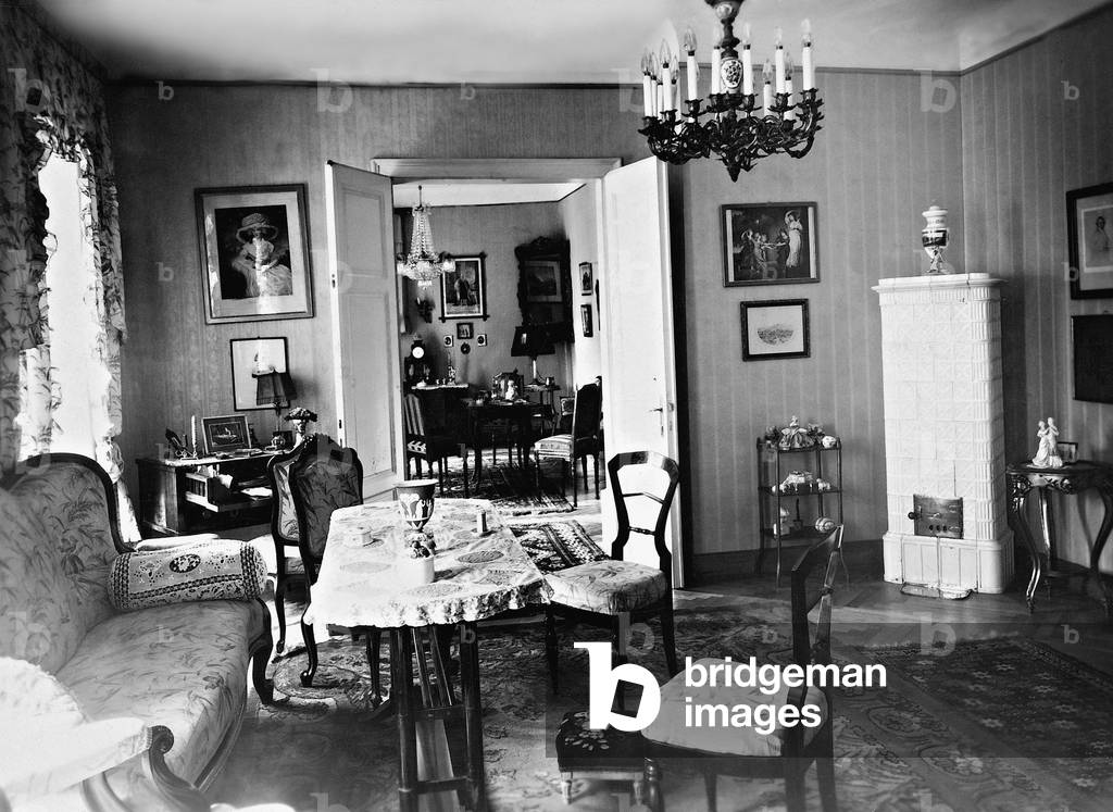 Living room in the villa of Franz Lehar, 1929 (b/w photo)