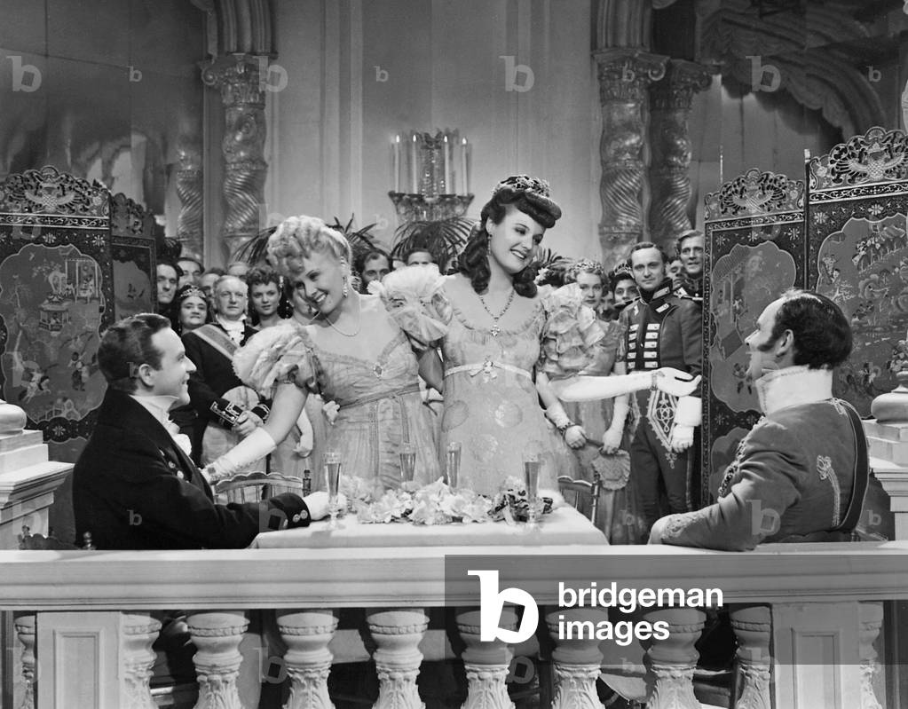 Willy Fritsch, Dorit Kreysler, Maria Holst and Fred Liewehr in 'Viennese blood', 1942 (b/w photo)
