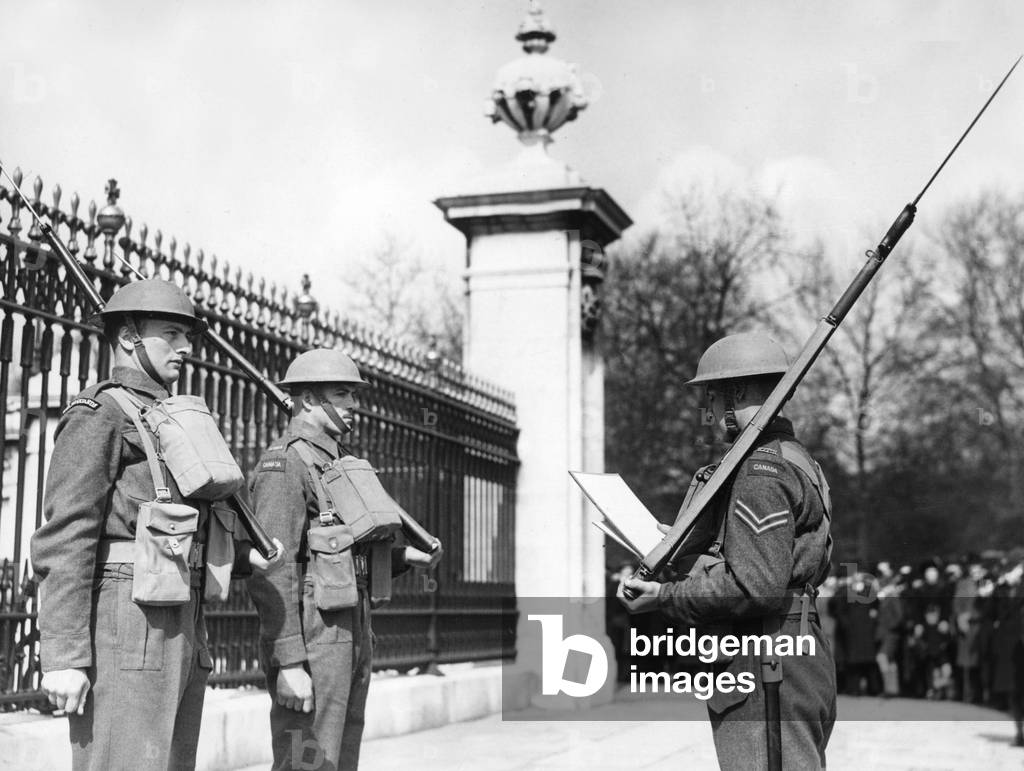 Changing of the guard in front of Buckingham Palace, 1939 (b/w photo)