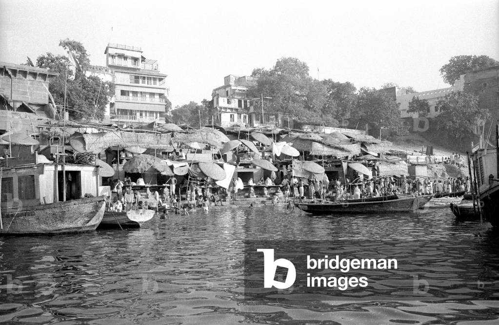 Hindu believers in Benares, 1966 (b/w photo)