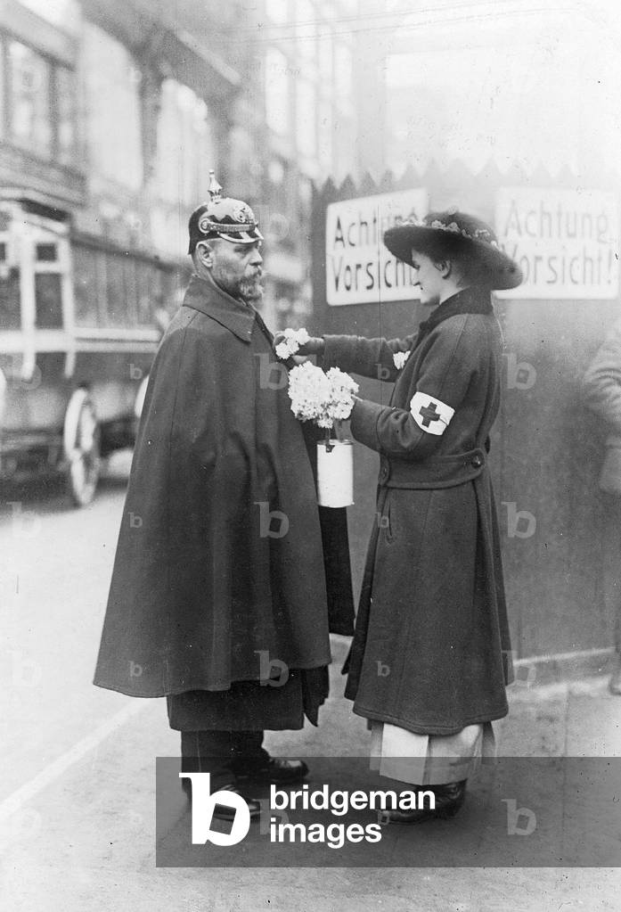 Berlin police officer and a nurse of the German Red Cross, 1916 (b/w photo)
