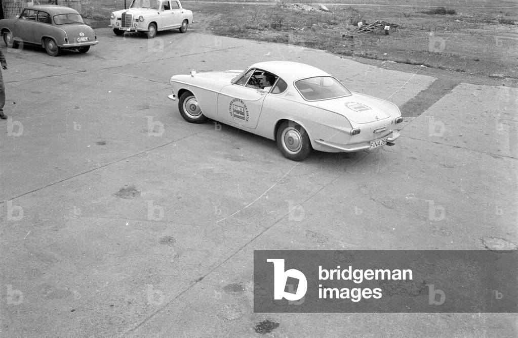 Test drive in a Volvo P1800 S on a test track, 1963 (b/w photo)